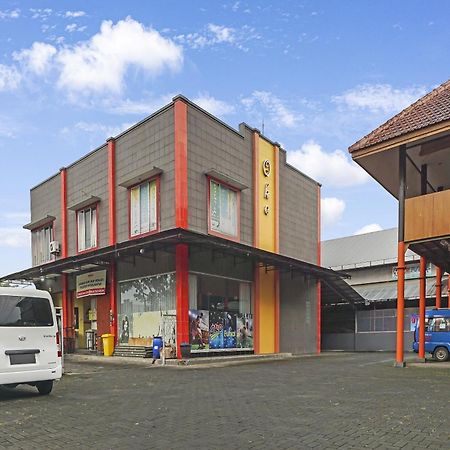Oyo 91084 Oke Guest House Malang Exterior photo