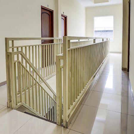 Oyo 91084 Oke Guest House Malang Exterior photo