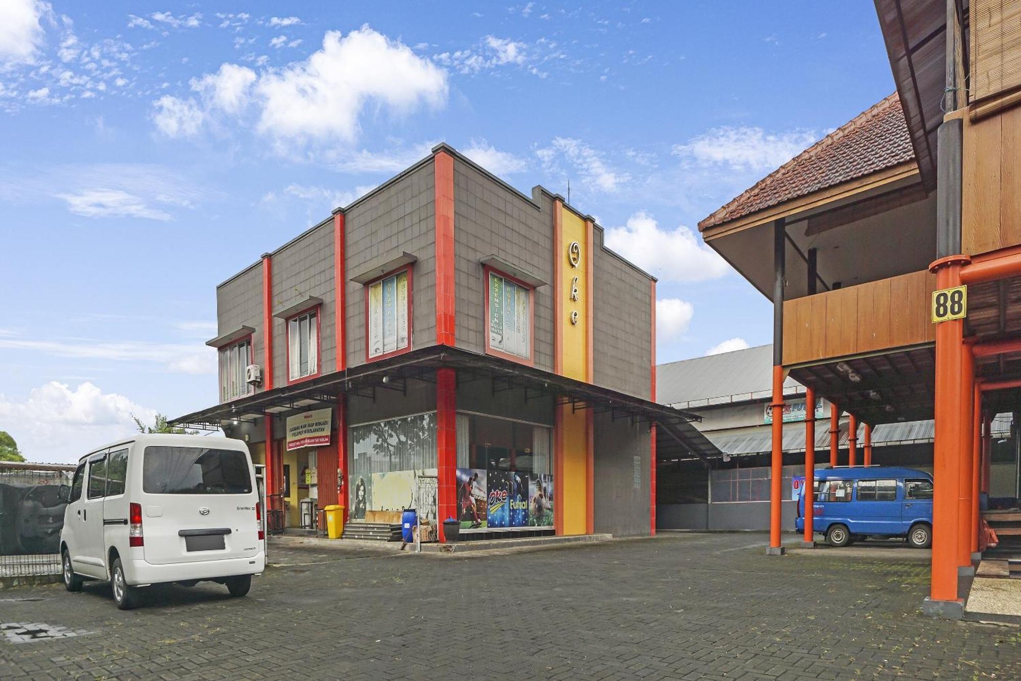 Oyo 91084 Oke Guest House Malang Exterior photo
