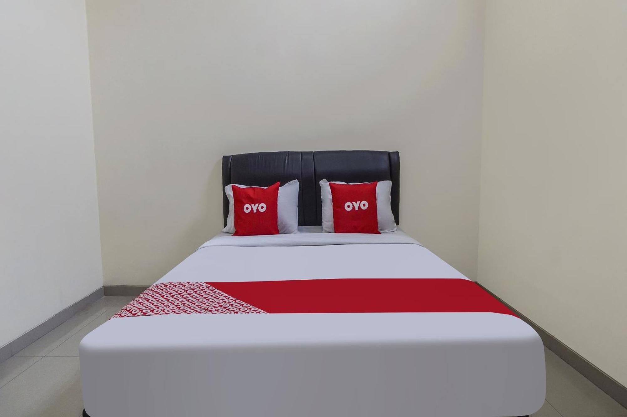 Oyo 91084 Oke Guest House Malang Exterior photo