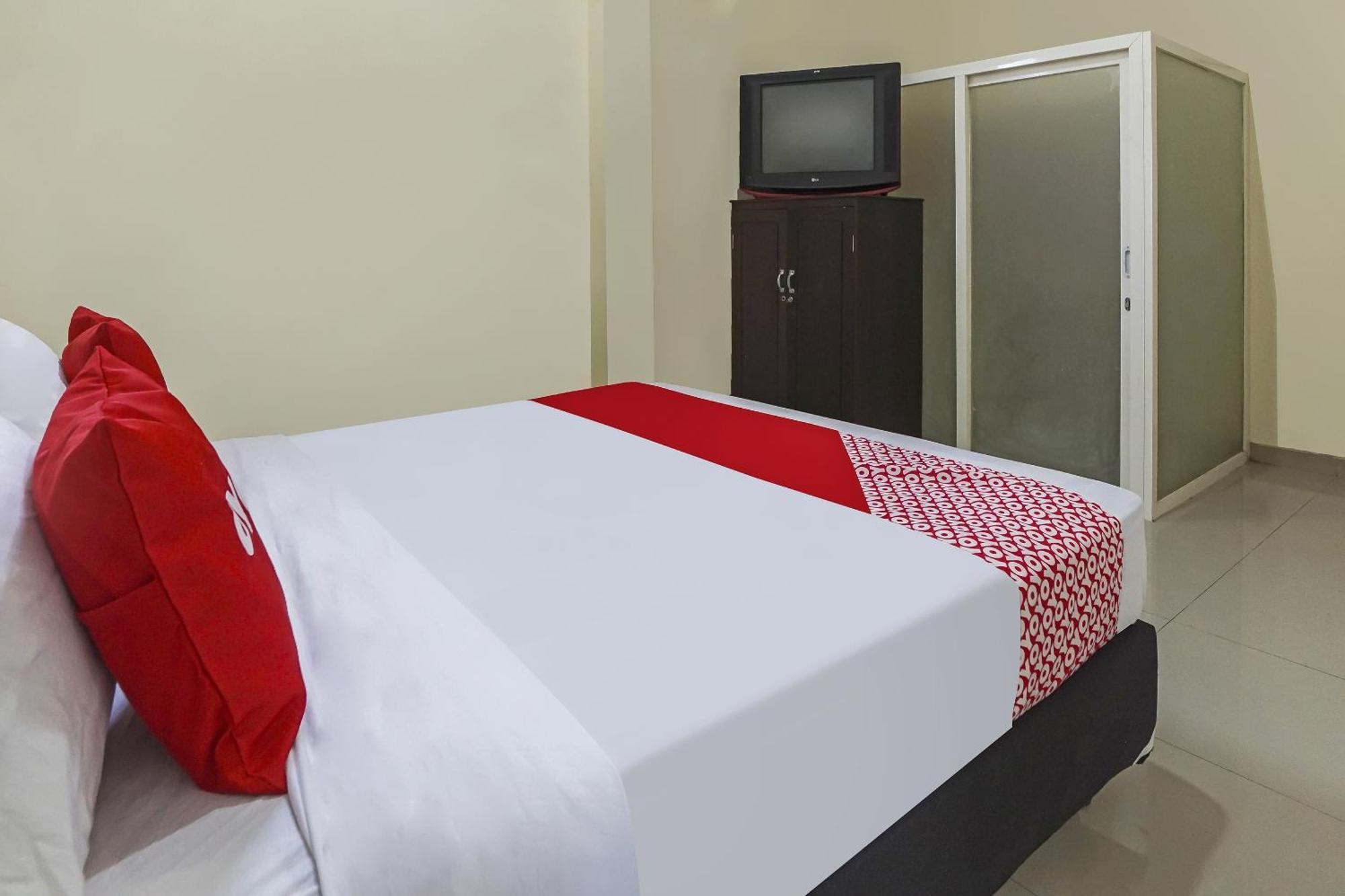 Oyo 91084 Oke Guest House Malang Exterior photo