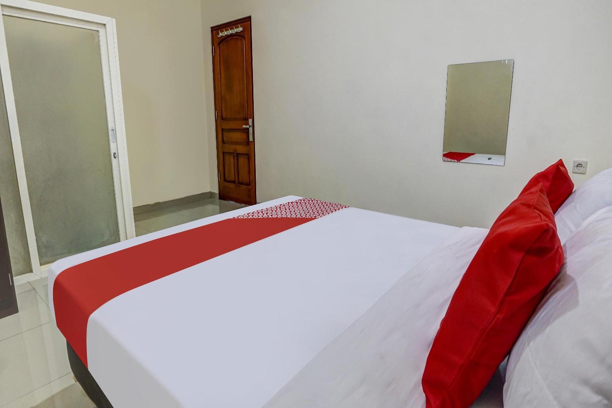 Oyo 91084 Oke Guest House Malang Exterior photo