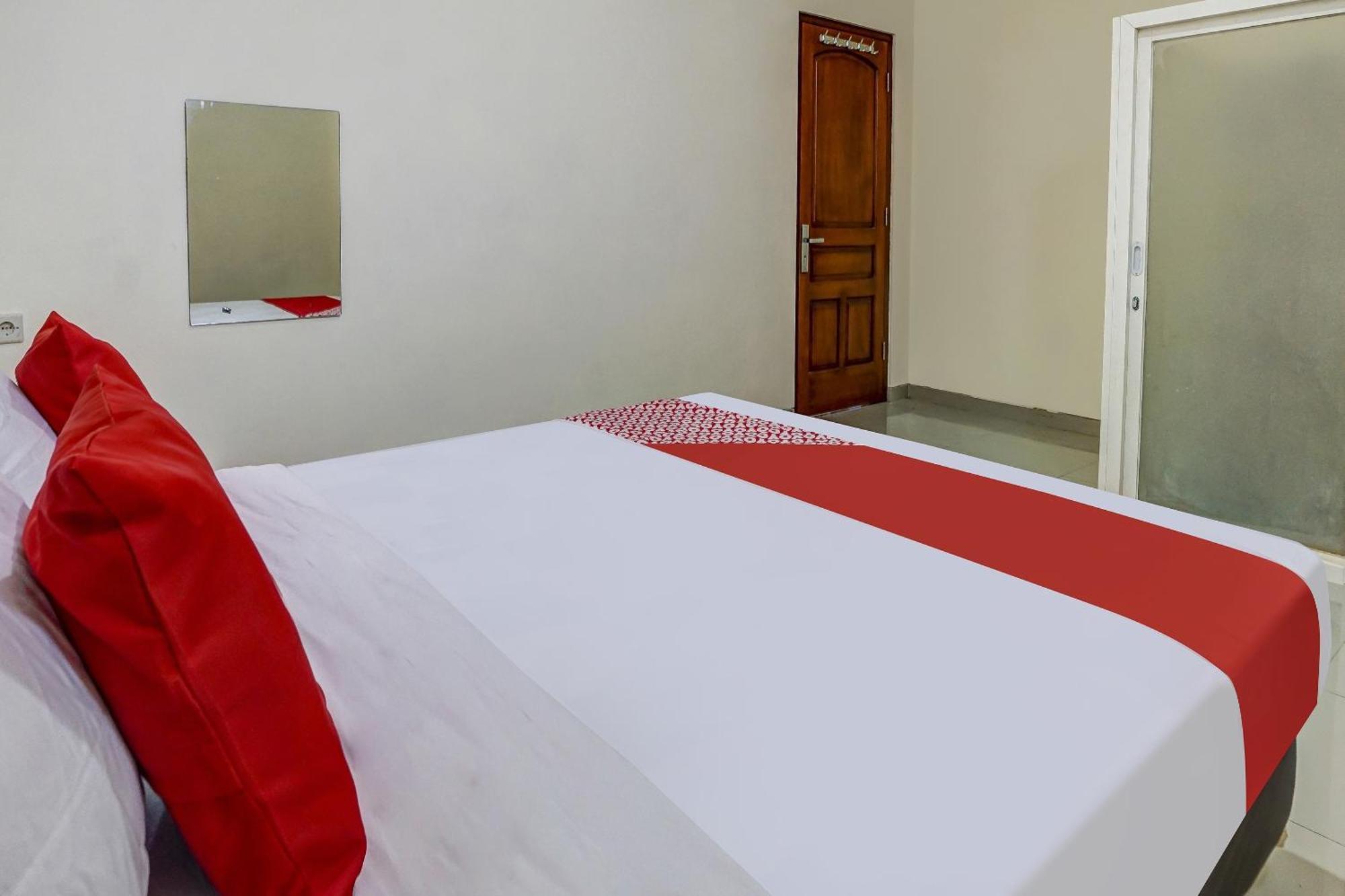 Oyo 91084 Oke Guest House Malang Exterior photo