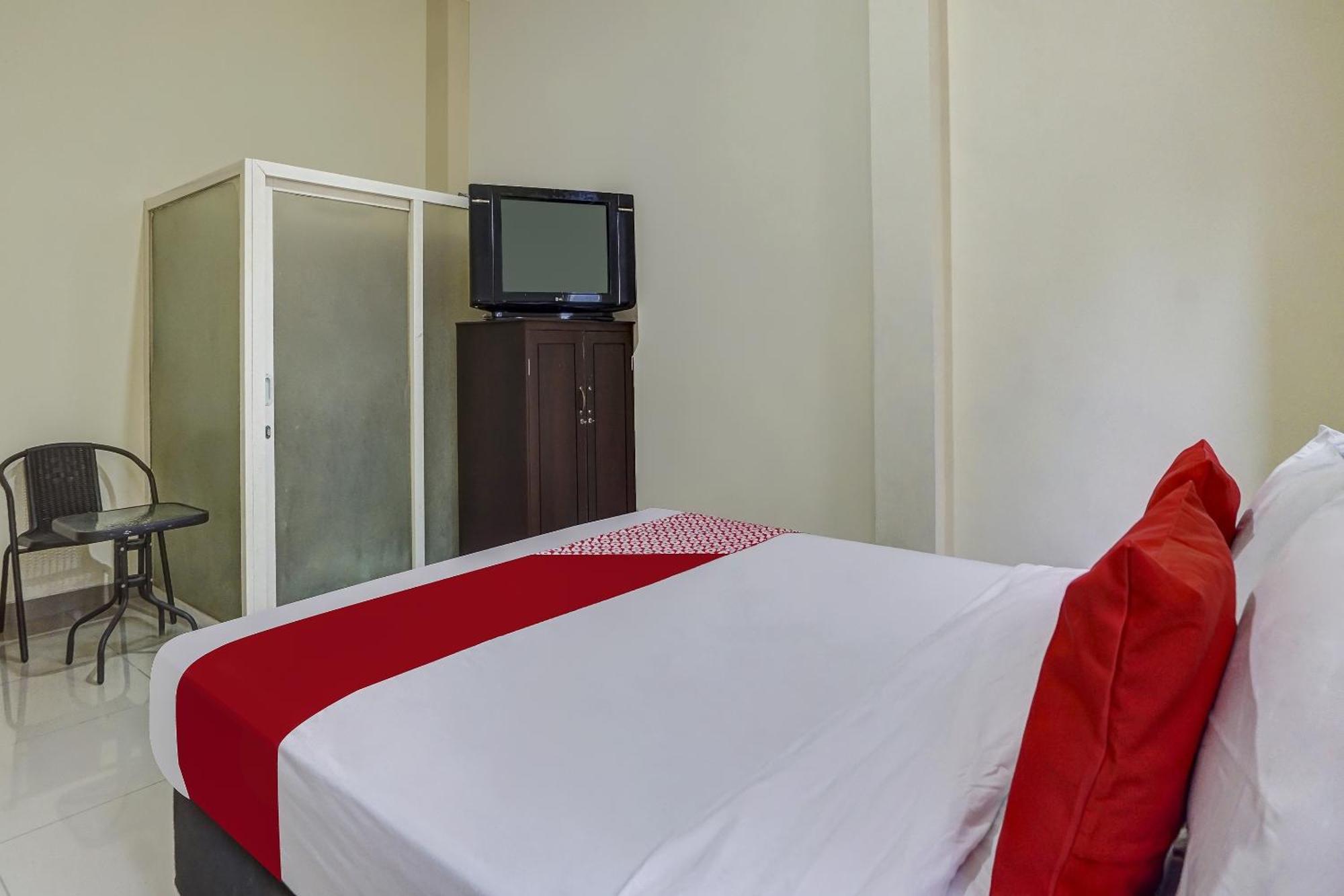Oyo 91084 Oke Guest House Malang Exterior photo