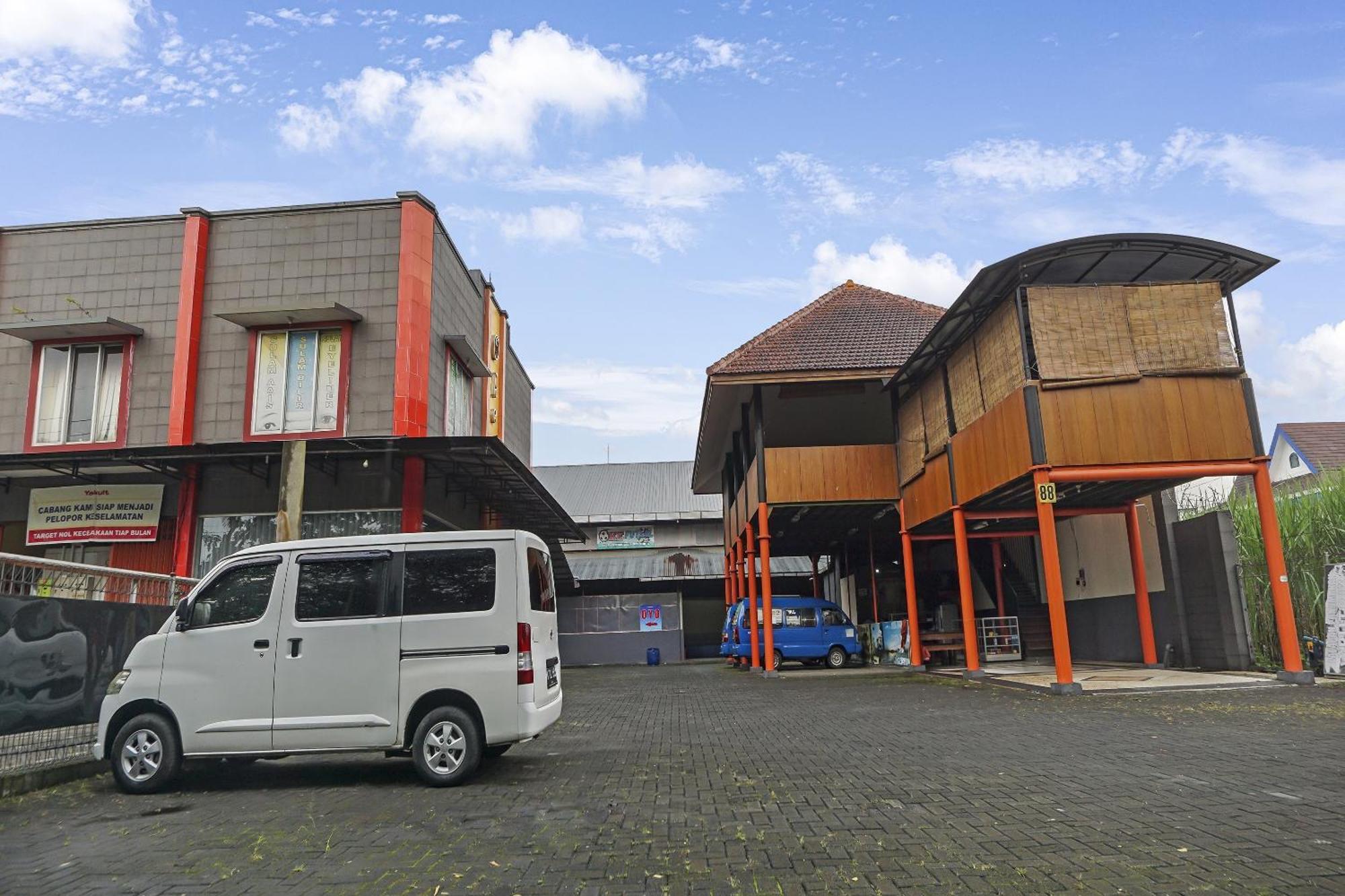 Oyo 91084 Oke Guest House Malang Exterior photo