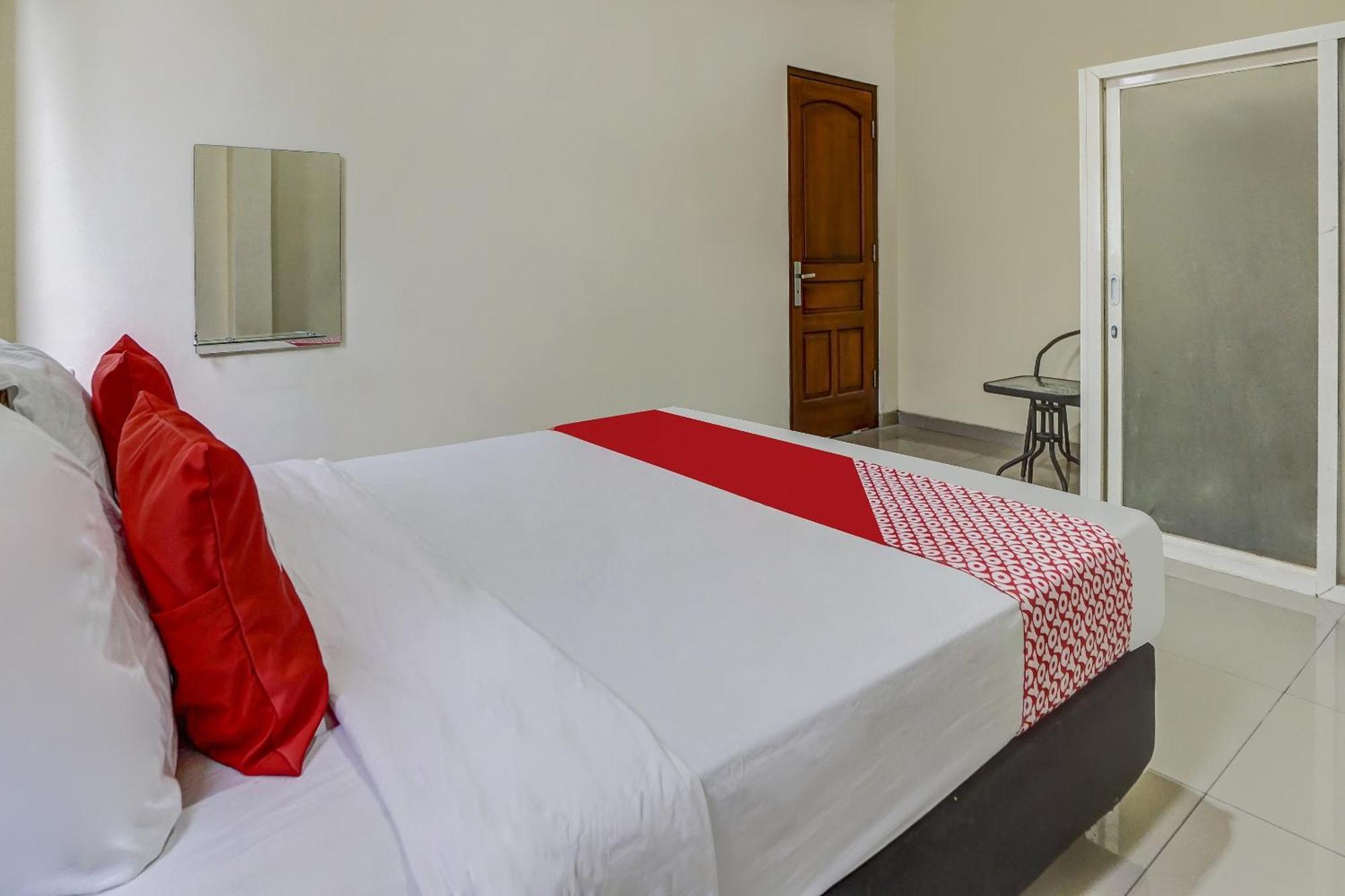 Oyo 91084 Oke Guest House Malang Exterior photo
